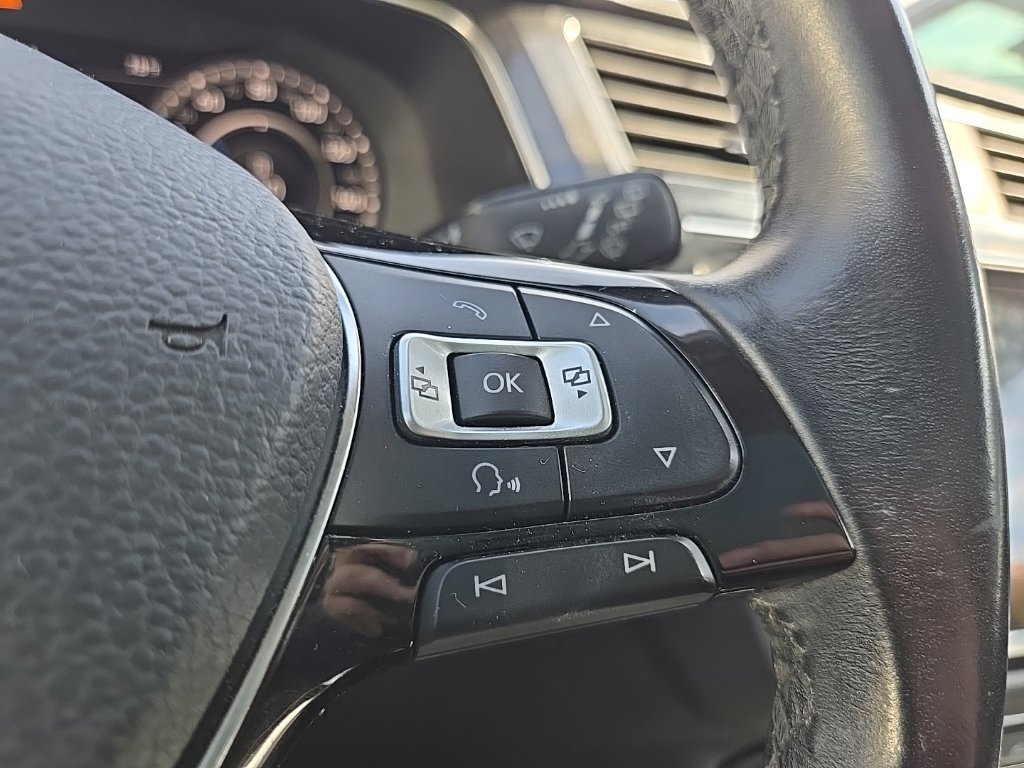 Used 2018 Volkswagen Tiguan SEL Premium AWD/4WD image 18