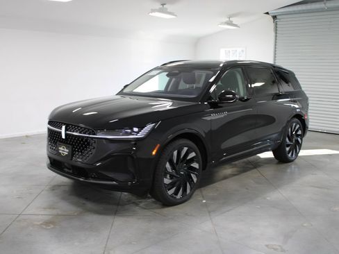 New 2026 Lincoln Nautilus Reserve image 3