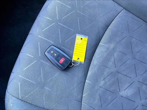 Used 2024 Toyota RAV4 XLE AWD/4WD image 11