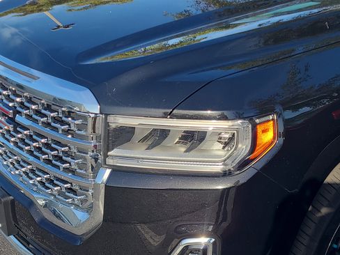 Used 2023 GMC Acadia Denali w/ Black Diamond Edition image 7