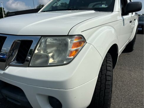 Used 2015 Nissan Frontier SV AWD/4WD image 7