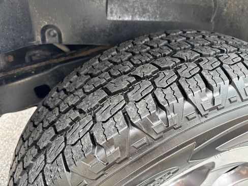 Used 2018 Jeep Wrangler Unlimited Sahara w/ Connectivity Group AWD/4WD image 46