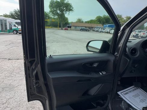 Used 2018 Mercedes-Benz Metris Passenger image 10