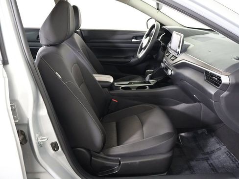 Used 2024 Nissan Altima 2.5 SV image 24