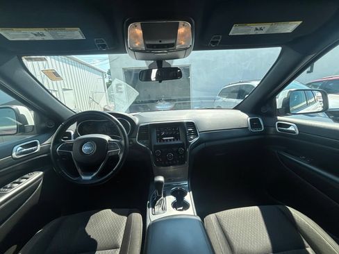 Used 2020 Jeep Grand Cherokee Laredo AWD/4WD image 19