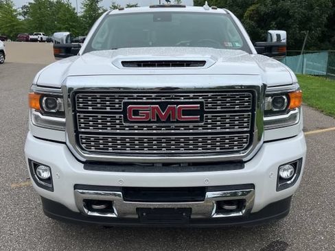 Used 2019 GMC Sierra 2500 Denali w/ Duramax Plus Package AWD/4WD image 2