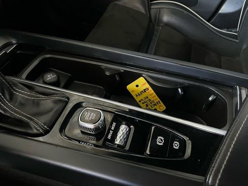 Used 2018 Volvo XC60 T6 R-Design w/ Convenience Package image 39