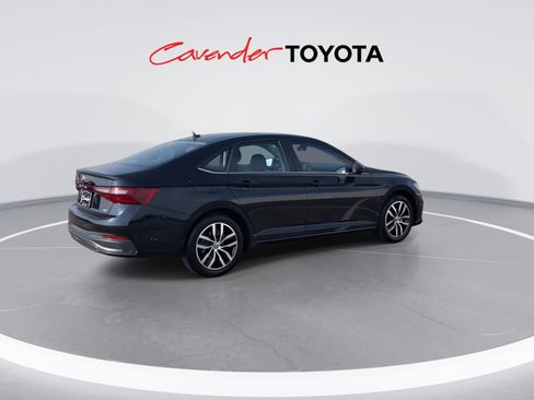 Used 2025 Volkswagen Jetta SE image 8