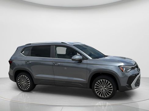 New 2026 Volkswagen Taos SE FWD image 5