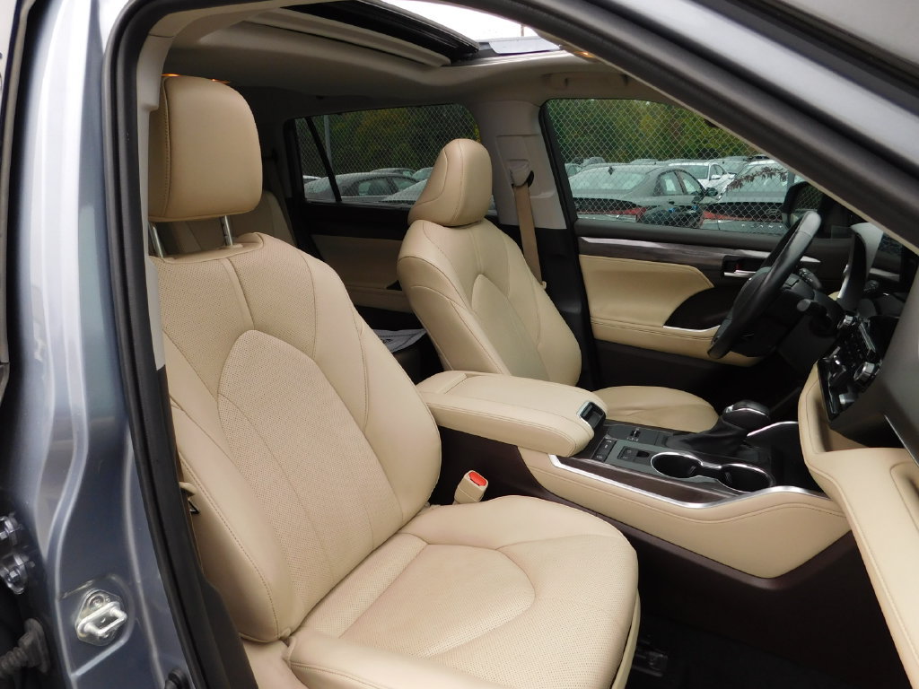 Used 2022 Toyota Highlander Limited FWD image 10