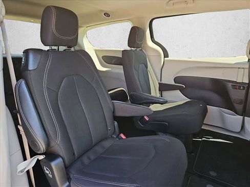 Used 2024 Chrysler Voyager LX FWD image 20
