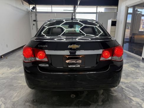 Used 2011 Chevrolet Cruze LS image 4