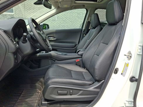 Used 2019 Honda HR-V Touring image 10
