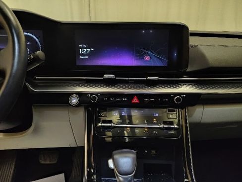 Certified 2024 Kia Carnival SX Prestige FWD image 15