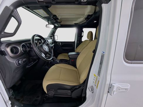 Used 2018 Jeep Wrangler Unlimited Sport S AWD/4WD image 13