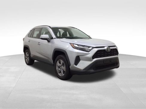 Used 2025 Toyota RAV4 XLE AWD/4WD image 5
