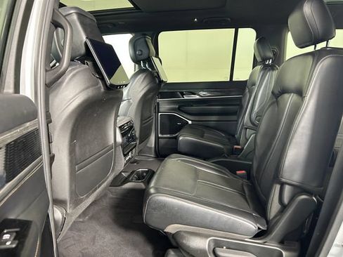 Used 2022 Jeep Wagoneer Series III w/ Premium Group I AWD/4WD image 24