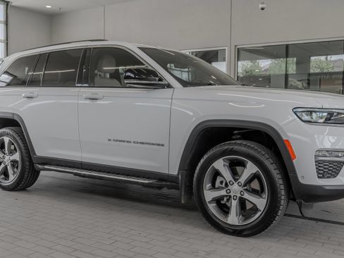 Used 2023 Jeep Grand Cherokee 4WD 4xe w/ Luxury Tech Group II image 12