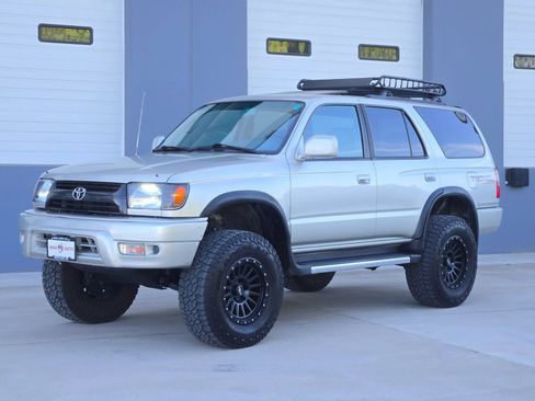 Used 2000 Toyota 4Runner SR5 AWD/4WD image 4
