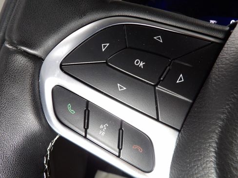 Used 2022 Chrysler Pacifica Touring-L w/ Uconnect Theater Family Group image 34