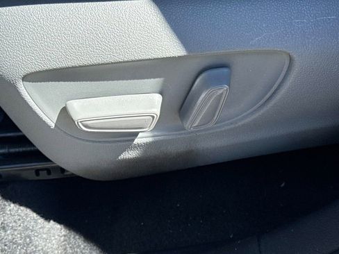 Used 2024 Toyota Highlander LE image 18