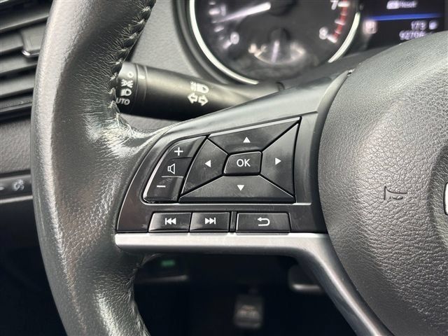 Used 2018 Nissan Rogue SV FWD image 28