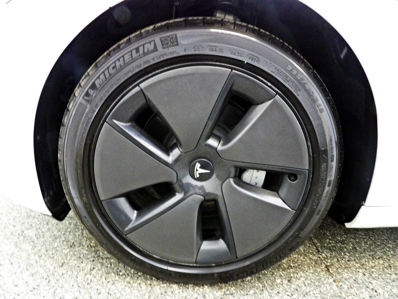 Used 2023 Tesla Model 3 Standard Range RWD image 19