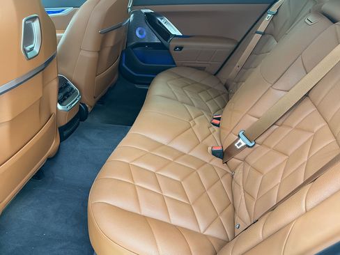 Certified 2023 BMW 760i xDrive w/ Executive Package image 25