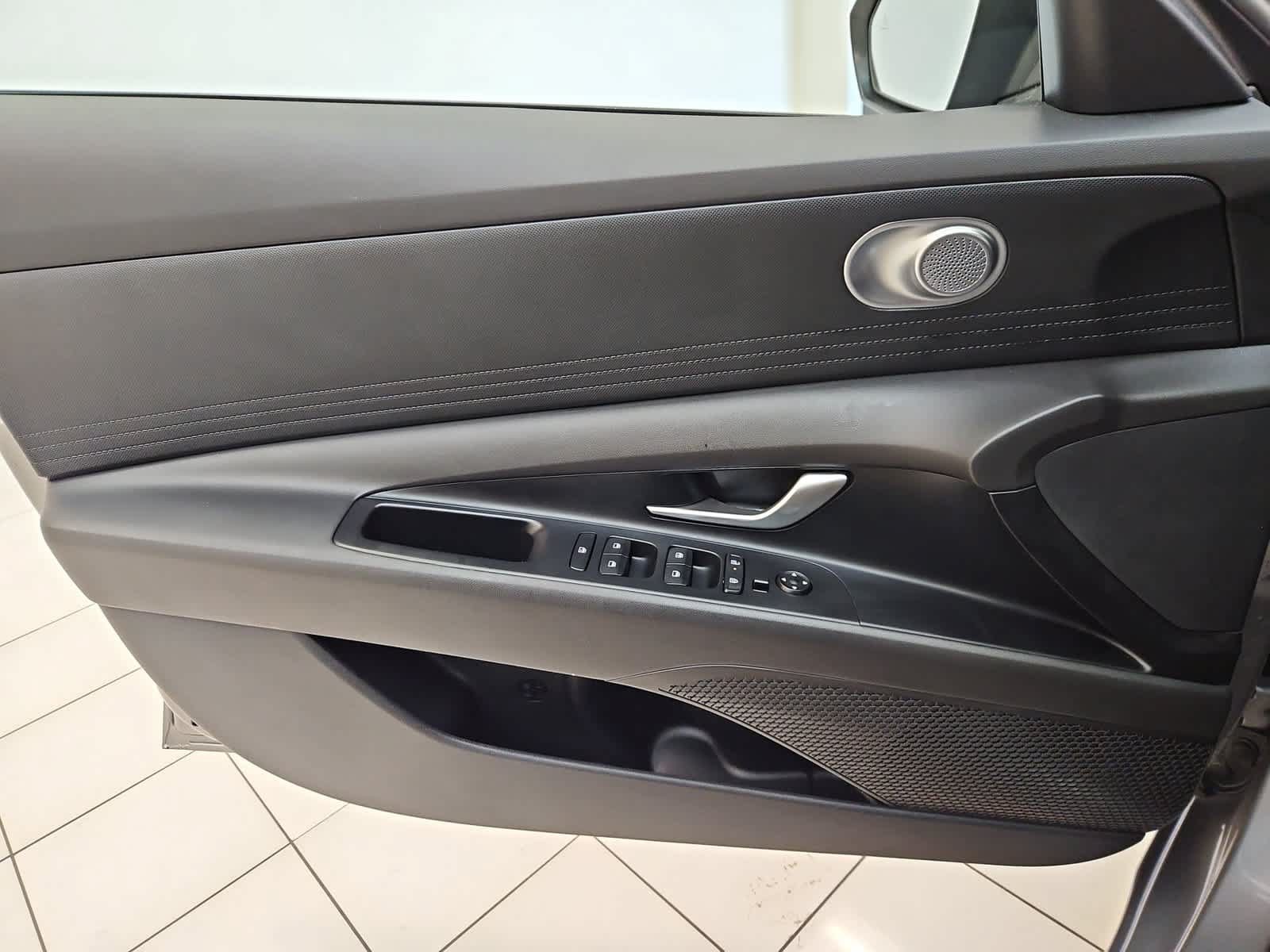 Used 2024 Hyundai Elantra SEL FWD image 15