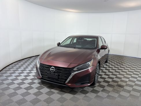 Used 2023 Nissan Altima 2.5 SV image 4