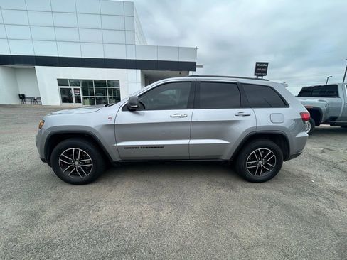 Used 2018 Jeep Grand Cherokee Trailhawk w/ Trailhawk Luxury Group image 2