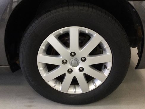 Used 2015 Chrysler Town & Country Touring w/ Driver Convenience Group image 25