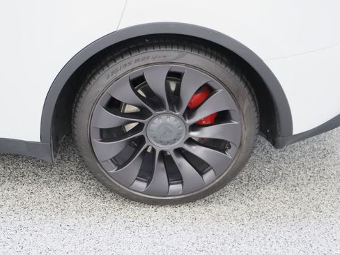 Used 2021 Tesla Model Y Performance image 10