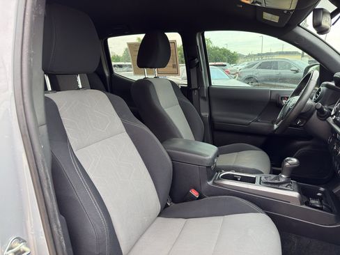 Used 2021 Toyota Tacoma TRD Sport w/ Technology Package RWD image 11