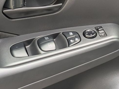Used 2025 Nissan Kicks Play S FWD image 12