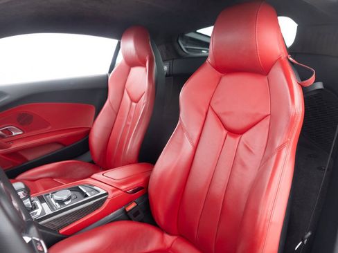 Used 2018 Audi R8 V10 w/ Premium Package RWD image 22