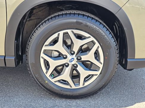 Used 2024 Subaru Forester Premium AWD/4WD image 9