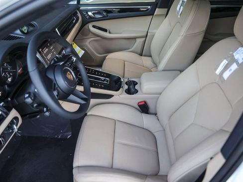 New 2026 Porsche Macan image 15