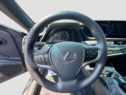 Used 2025 Lexus ES 350 w/ Premium Package FWD image 11