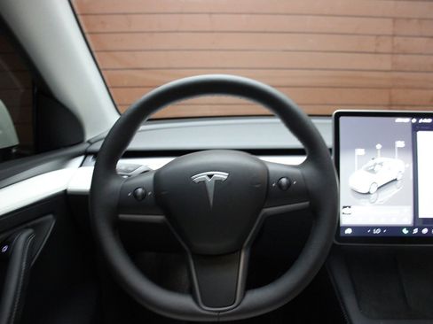 Used 2023 Tesla Model Y Long Range image 24