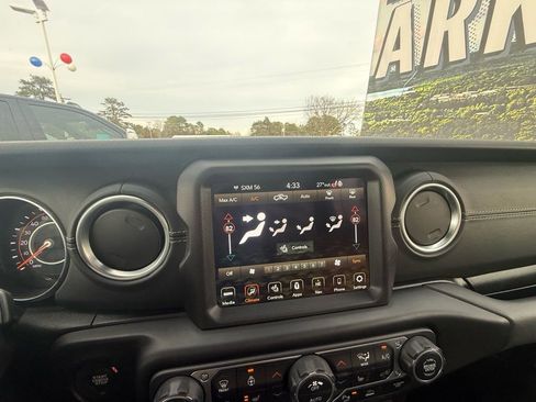 Used 2020 Jeep Gladiator Overland image 19