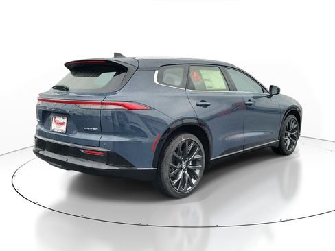 New 2025 Toyota Crown Signia image 4