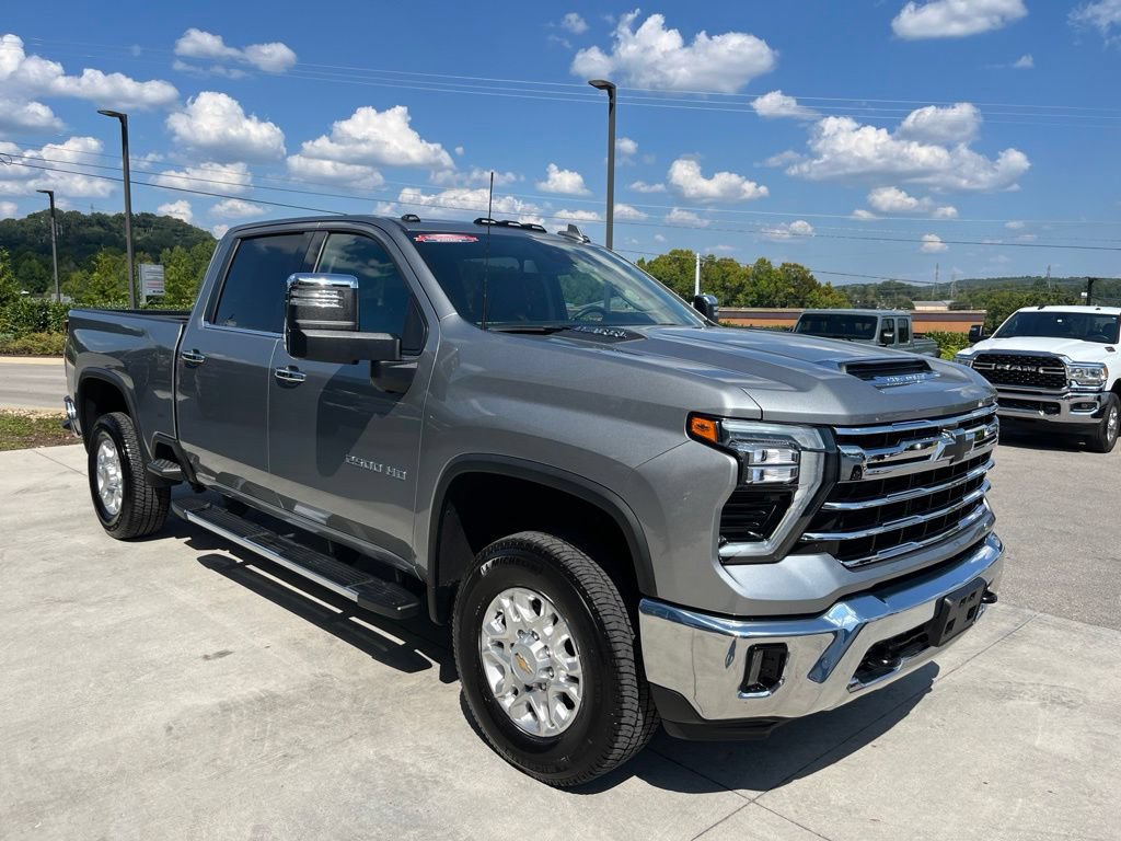 Used 2025 Chevrolet Silverado 2500 LTZ w/ LTZ Convenience Package AWD/4WD image 32