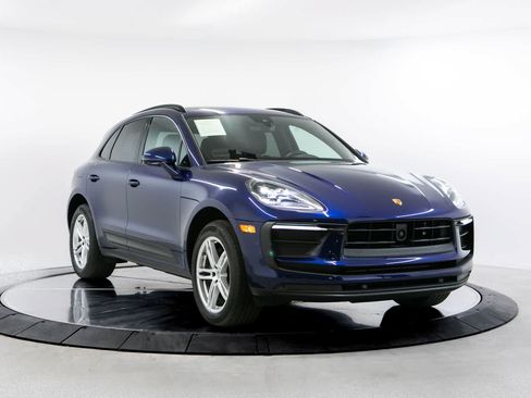 Certified 2023 Porsche Macan AWD/4WD image 9