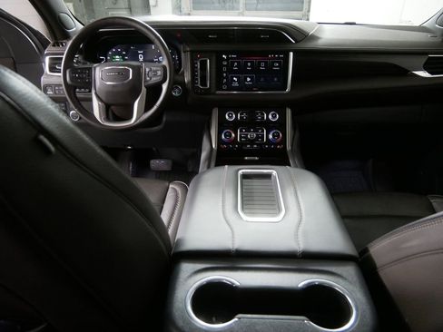 Used 2023 GMC Yukon XL Denali image 24
