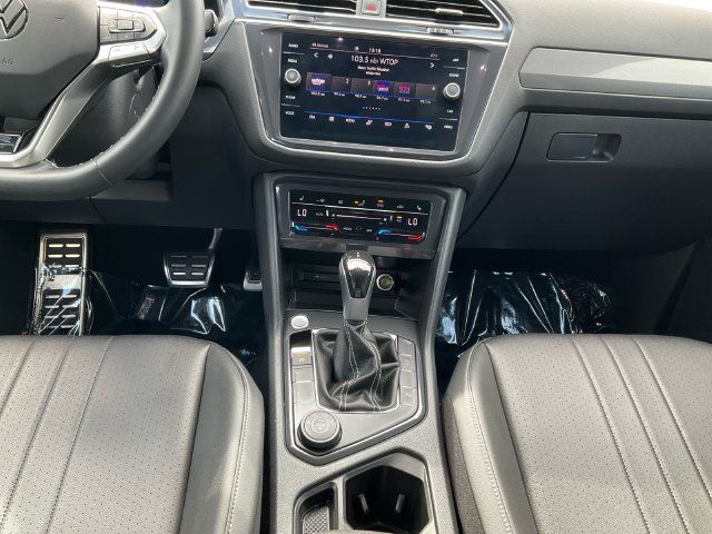 Certified 2023 Volkswagen Tiguan SE R-Line AWD/4WD image 18