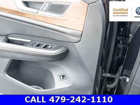 Certified 2024 Volkswagen Atlas SE w/ Black Wheel Package image 26