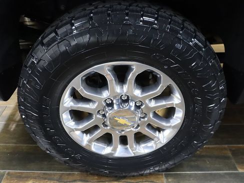 Used 2025 Chevrolet Silverado 2500 LTZ w/ LTZ Convenience Package AWD/4WD image 44