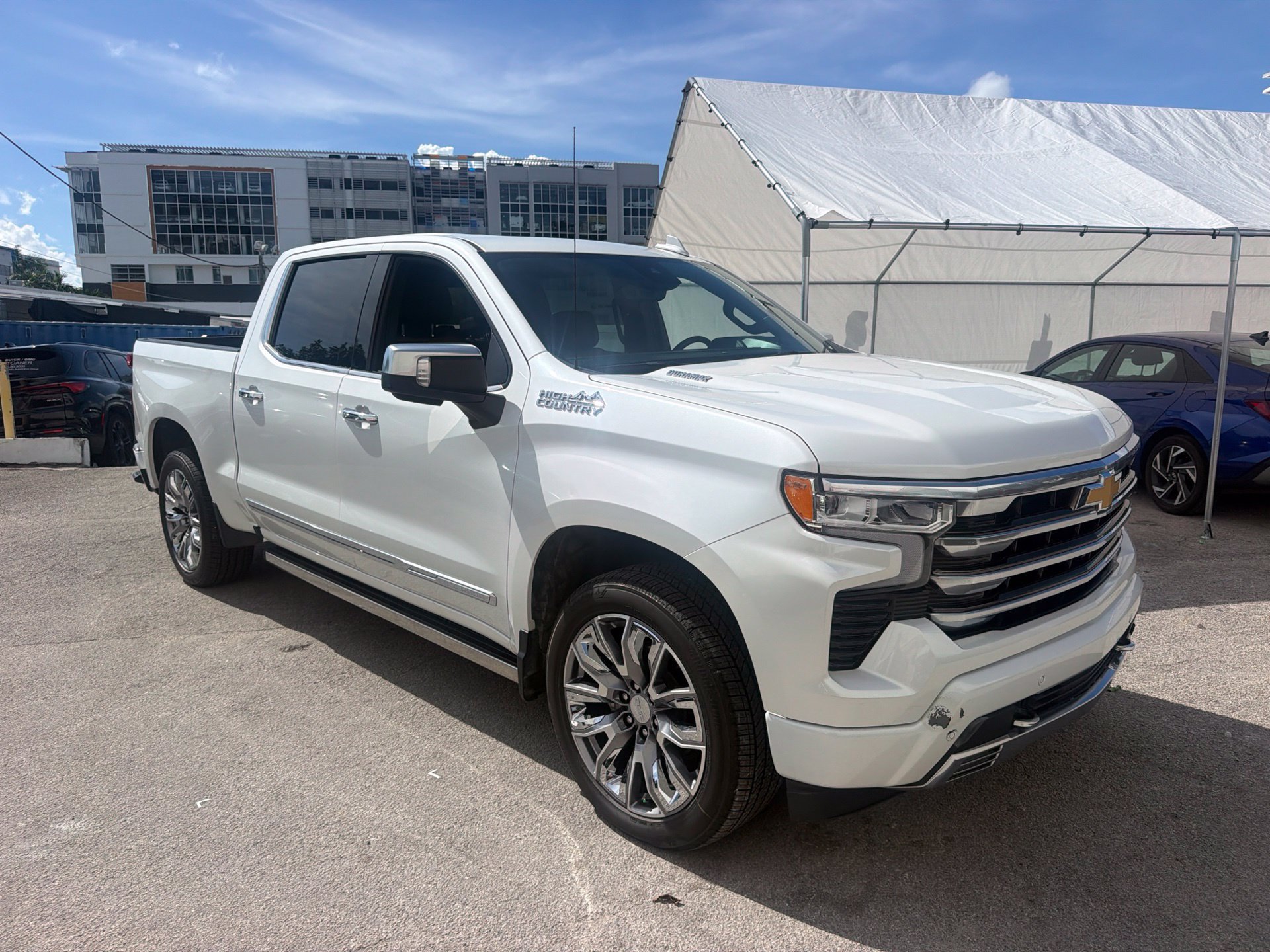 Used 2023 Chevrolet Silverado 1500 High Country w/ Technology Package AWD/4WD image 8
