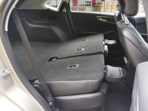 Used 2018 Ford Edge Titanium w/ Equipment Group 302A AWD/4WD image 34
